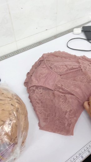 45K views · 123 reactions | Chiếc quần lót ren xưởng đã lên hàng và giao ngay cho những đơn mà LOC đang nợ hàng ạ   https://dolotkhonggong.vn/quan-lot-loc-premium-lung-vua-tam-giac-hoa-lam-p65862?color=80 | Đồ Lót Không Gọng - LOC | Facebook