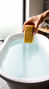 423K views · 11K reactions | In this ai video A hand holds a giant...