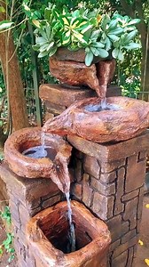 🔸 FUENTE DE AGUA VASIJAS MARRÓN🔸 🍃 Significado del color Marrón. 🌿 El color marrón es el color de la Madre Tierra. 🍃 El Marrón aporta el sentido de la estabilidad y aleja la inseguridad. Nos aporta realismo, porque no acerca a los ciclos de la vida, a la tierra, a la naturaleza, a las estaciones del año, a los meses, a los años... 🌿Meditar con el color marrón cuando andamos perdidos, nos recuerda cuales son nuestras raíces, nuestros orígenes, cuál es nuestro cometido en la vida, y para que