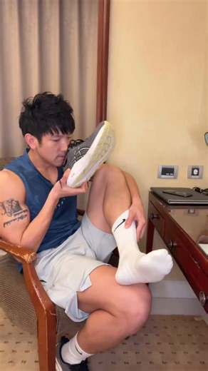 RT @josephmrkao: 沉醉氣味的自戀狂，一起嗎？ 😳A narcissist lost in his own scent… want to join me?▶️ https://t.co/3M0FDxu7TP