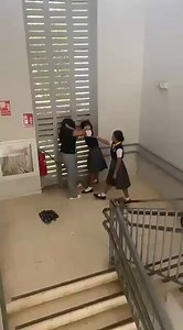 🇵🇦 | Dos estudiantes agreden a la profesora de inglés en una escuela de…