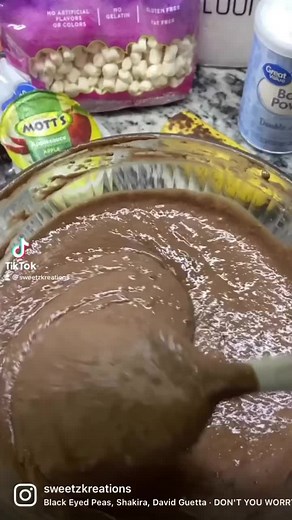 My first Vegan Cupcakes 🧁 #vegan #veganrecipes #veganfoodporn #birthday #cupcakes #birthdaycupcakes #smores #vegansmores #smorescupcakes #almondbark #grahamcrackers #chocolate #cake #chocolatecake #marshmellowbuttercream #wandavision #21stbirthday #explore #explorepage #fyp #smallbusiness #smallbussinessowner #homebaker #athomebaker #baker #order #delivered | Sweet Kreations Co.