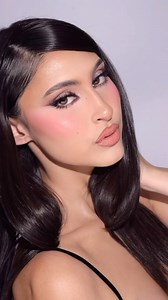 20K views · 17 reactions | Taking applications to be my New Year’s kiss, apply below  Get @makeupbyyllke’s NYE glam: Brow Gel Styler 1440 Longwear Eyeliner in Icing & Liquorice FYP Filter Powder & Puff Lip Rehab Therapy Oil Let us know your NYE plans in the comments  | Wonderskin | Facebook