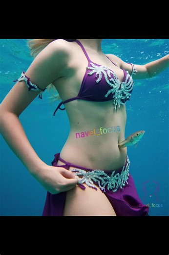 A fish, a navel – and suddenly, everything becomes magical. #navelart #bellybuttonmagic #underwaterdream #fairytalelook #fishandnavel #bodyaesthetic #magicalmoment #bellybuttonfocus #fantasyvibes #dreamvisuals