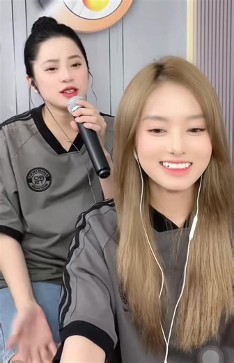 82K views · 2.1K reactions | Út nhị và trà My song ca “Không quan tâm “.,,, | Yến Nhi Shop Mỹ Phẩm Út Nhị 0972907497 | Facebook