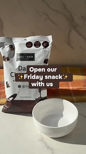 🍫Sweet, salty, and totally crave-worthy 🍿✨ Dark Chocolaty Drizzled Popcorn is the ultimate better-for-you treat that’s gluten-free, dairy-free, and made with clean ingredients for guilt-free snacking all season long. | The Safe Fair Food Company