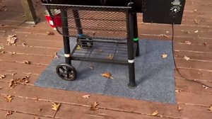 Gas Grill Mat，Premium BBQ Mat—Protects Decks and Patios from Grease Splashes,Soft Absorbent Material-Contains Grill Splatter，Anti-Slip and Waterproof Backing，Washable (36" x 48")