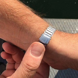 🇬🇧British Style: a 1930’s Dunhill tank-style steel watch with a Dennison 🇬🇧case and a Swiss 🇨🇭movement, with a vintage bamboo bracelet and an attractive black glossy dial, now @lorologiese #dunhill #british #britishstyle #dennison #dennisoncase #tankwatch #tank #glossydial #bonklip #bamboobracelet #watchporn #vintagewatch #vintage #watchcollectinglifestyle #watchdealer #dunhillpipes #dunhilllondon #lorologiese #morcote | Lorologiese.com - Fine Watches