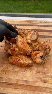 17K views · 334 reactions | Wing Wednesday with and his bang bang sauce #recipe #smoked #chickenwings #foodie #wingwednesday | Primo Ceramic Grills | Facebook