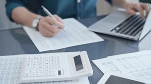 Primer plano de una calculadora con: video de stock (totalmente libre de regalías) 3463326169 | Shutterstock