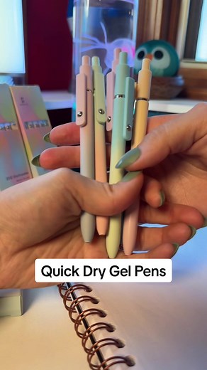 Replying to @Danielle Bordine I’m curious as to what you write 🙂. #pen #pens #gelpen #gelpens #stationery