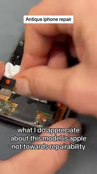 Vintage iPhone 3GS battery replacement | IDoctor iPhone & Android Repairs