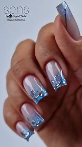 Újvári Barbi lépésről lépésre mutatja be az újdonságokkal készült szettjét. ❄️💙🩵 | Crystal Nails Hungary