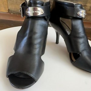 Michael Kors MK Plate Peep-Toe Booties – Size 6M