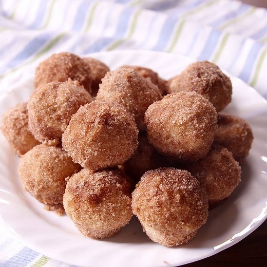 389K views · 2.8K shares | Churro mini muffins are the only dessert you'll ever need in your life (via Delish) | Seventeen | Facebook