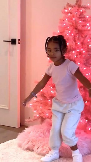 True Thompson on Instagram: "Model True😎"