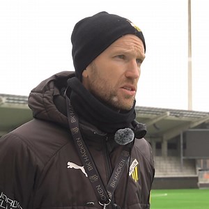 Rasmus Lindgren berättar om nyförvärvet Marius Lode 🐝 Assisterande tränaren Rasmus Lindgren summerar norrmannens träning och berättar om 31-åringens egenskaper och vad han kommer bidra med. 📺 Se gårdagens inslag med nyförvärvet Marius Lode ⤵️ https://bkhacken.se/nyhet/2649 | BK Häcken - official