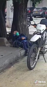 1.4K views · 18 reactions | Sucedió en #Cali está mañana, un hombre se desplomó y al parecer tiene los síntomas de #Coronavirus | lateanoticias.com | Facebook