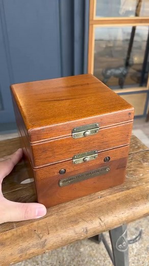 1941年 Hamilton Model 22 美國海軍 二戰時期 天文鐘原廠桃花心木錶盒錶盒尺寸： 15x15x15公分錶盤7.2公分時鐘行走正常很珍貴的收藏 | Brunswick Antiques & San Giorgio 布朗史維克西洋古董 | Facebook