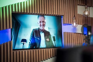 35K views · 1K reactions | Kippenvel in onze app met Christoff! ⭐ | Radio2 | Facebook