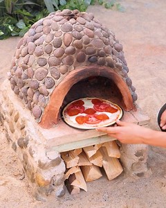 DIY Pizza Oven! | Earth Wonders