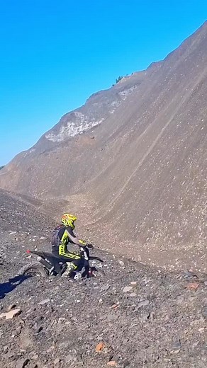 Huge hill climb attempt on 2020 ktm exc 300 tpi. What went wrong? #motocross #enduro #ktm #husqvarna #motocrosslife #2stroke #revlimiter #superenduro #hillclimb #podjazd #ktm #yamaha #yz250 | JMX