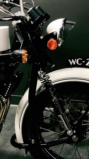 180 reactions · 12 shares | Halcyon 450 #226’s details really accentuate the materials and the mechanics of this machine. Build something beautiful that lasts with us. Janus’ design policy is planned NON-obsolescence. Something YOU can maintain and care for and enjoy for decades. Grab our awesome Black Friday/Mechanical Monday deal of 50% off options through 11/30. Call us! | Janus Motorcycles | Facebook