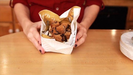 If you’re carting home leftovers this holiday season — or sending someone home with some — THIS paper plate hack is GENIUS for wrapping them up. | Rachael Ray Show