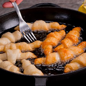 Essayez cette recette idéale pour de délicieux mini croissants faits maison | Savoureux.tv