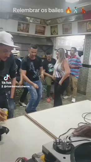 Toda Sexta Tem 🔥🕺🏾💃 @djdindosp 🔝 2pac - Me And My Girlfriend 🎶 Av São João 235 - Centro | Músic Charme
