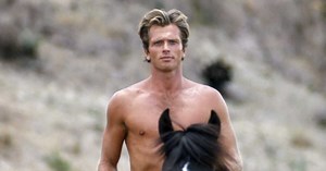 Mort de Ron Ely : l'acteur qui incarnait Tarzan dans la série à succès s'est éteint à l’âge de 86 ans