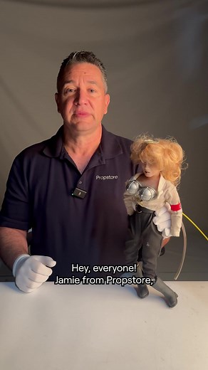 💣 Meet the ultimate femme fatale from the Puppet Master franchise - Bombshell! Modeled in the image of Commander Moebius’ sinister Nazi girlfriend Uschi by Dr. Freuhoffer in Full Moon Features & Charles Band 's Puppet Master X: Axis Rising (2012), Bombshell is the perfect mix of charm and chaos. With her deadly beauty and cheekily concealed machine guns, she’s a force of pure evil, leaving a trail of destruction in America - and in the lives of our heroic puppets! Want to own a piece of Puppet