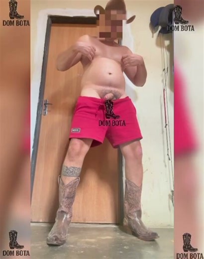 Jerking of in cowboy sendra boots