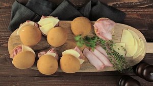 Ham Cheese Sliders On Homemade Dinner: video de stock (totalmente libre de regalías) 19308847 | Shutterstock