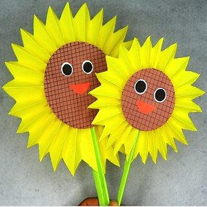 4.7K views · 15 reactions | To create beautiful paper crafts of sunflowers, you can follow these step-by-step instructions: #crafts #craft #diy | Bright Art and Crafts | Facebook