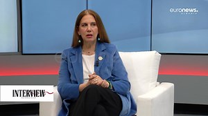 “Flet një frëngjishte me gramatikë të përosur, por është gjuha e...”, “trauma” e Kumbarosë për... Shikoni videon e plotë këtu: https://youtu.be/jtLdfQ80vYQ | Euronews Albania