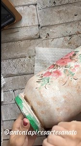 132K views · 2.9K reactions | #artesanato Usei vidro grande palmito , tinta chalck restauro (antique bege , branco , verde, toffe e chocolate ) ,gel envelhecedor marrogany e cola gel para Decoupagem , esponja marinha sintética e fita crepe Grid Brasil #artesanato #fblifestyle | Antonia Pires Artesanato | Facebook