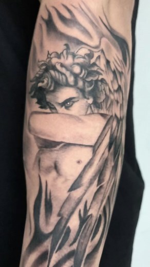 Fallen angel / Black & grey tattoo. Ig @brahyan.tattoo
