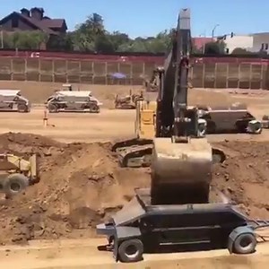 9.3K views · 19 reactions | Thanks to #telematics, this excavator isn't waiting on the trucks to arrive to pick up a load. Telematics software empowers #fleetowners to build better processes and improve efficiency. This operation moves smoothly! #BuildingUp2theWeekend. | Teletrac Navman | Facebook