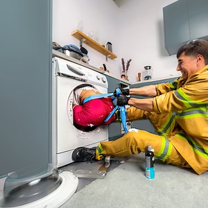 2.1M views · 13K reactions | 彼女が洗濯機に挟まれた!?  救出作戦が始まる！ | Wood Mood Japanese | Facebook