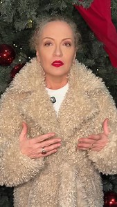 97 reactions · 6 comments | Machiajul este cel mai frumos, mai viu,...