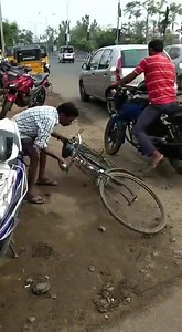 Jimat2 kitai enti mabuk anang ka nguji nepan moto enti ka pulai.ngena basikal udah enda alah anang agi ka ngena moto 😅😅😂😂 | Borneo Warrior