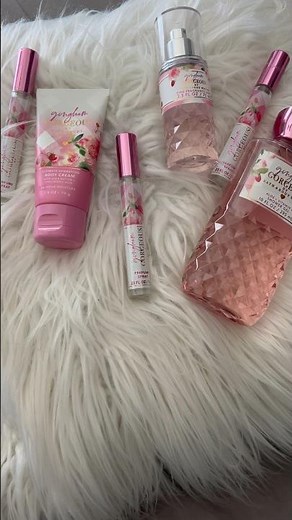 Gingham Gorgeous is such a beautiful fragrance 🍓 #bodymists #fragrance #bathandbodyworks #perfume