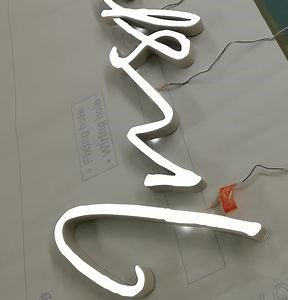 [Hot Item] Modern Black and White LED Sign for Business Logo Illumination