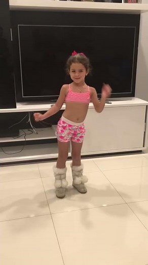 5 yearl old girl dancing chillax