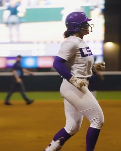 Tori Edwards continues to send balls into orbit! 🛰️ #Volume33 | LSU Softball