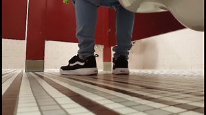 Guy has intense liquid diarrhea!!