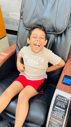 Trying massage chair for the first time 🤣🤣 | Jaison James Oliyil
