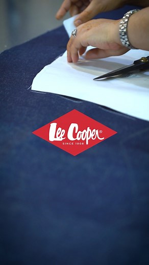 ✨ Découvrez l’envers du décor ✨ Plongez dans le making of des jeans Lee Cooper : du premier croquis au dernier point de couture, chaque étape reflète un savoir-faire authentique et une passion pour le denim. 🧵👖 Un héritage britannique, une fabrication soignée et des finitions qui font toute la différence. 👉 Parce qu’un jean Lee Cooper, ce n’est pas seulement un vêtement… c’est une histoire qui se porte. #leecooper #makingof #denimheritage #AuthenticStyle | Lee Cooper Maroc