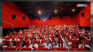 Một trường mua vé xem phim “Mưa đỏ” cho tất cả học sinh